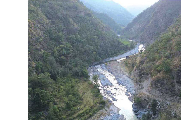 दिक्तेल-रेग्मीटार सडक : फुटाउन थालियो घर्तीभिरको चट्टान